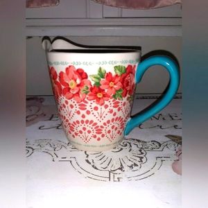 Pioneer Woman Vintage Floral 1 qt measuring cup.